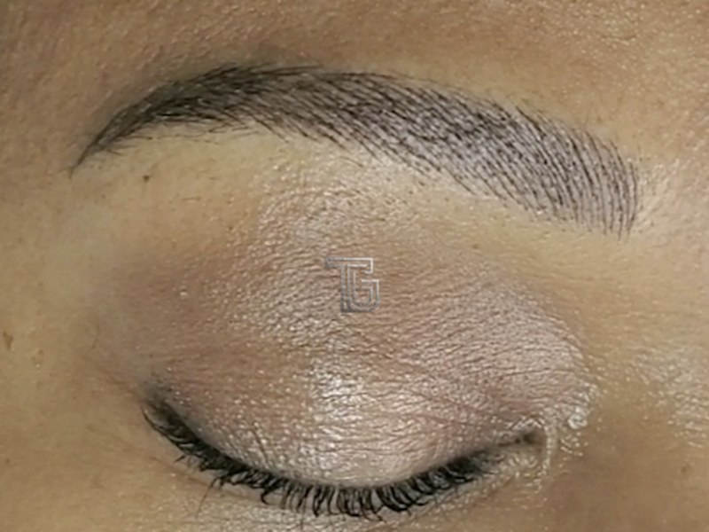 Juliana: Nano Brows soft natural brow frame