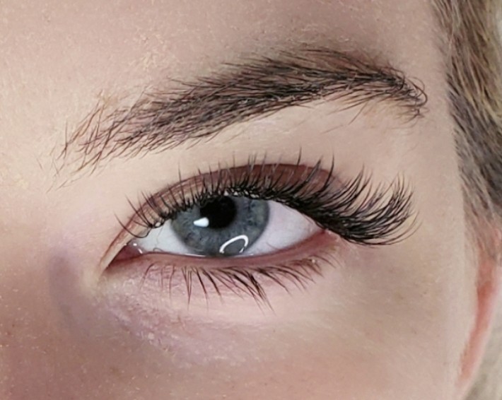 LED Gel Extra Full Set Eyelash Extensions — Up to 100 Lashes Per Eye